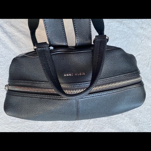 🌸SOLD🌸ANNE KLEIN LEATHER BLACK BACKPACK - Picture 9 of 16
